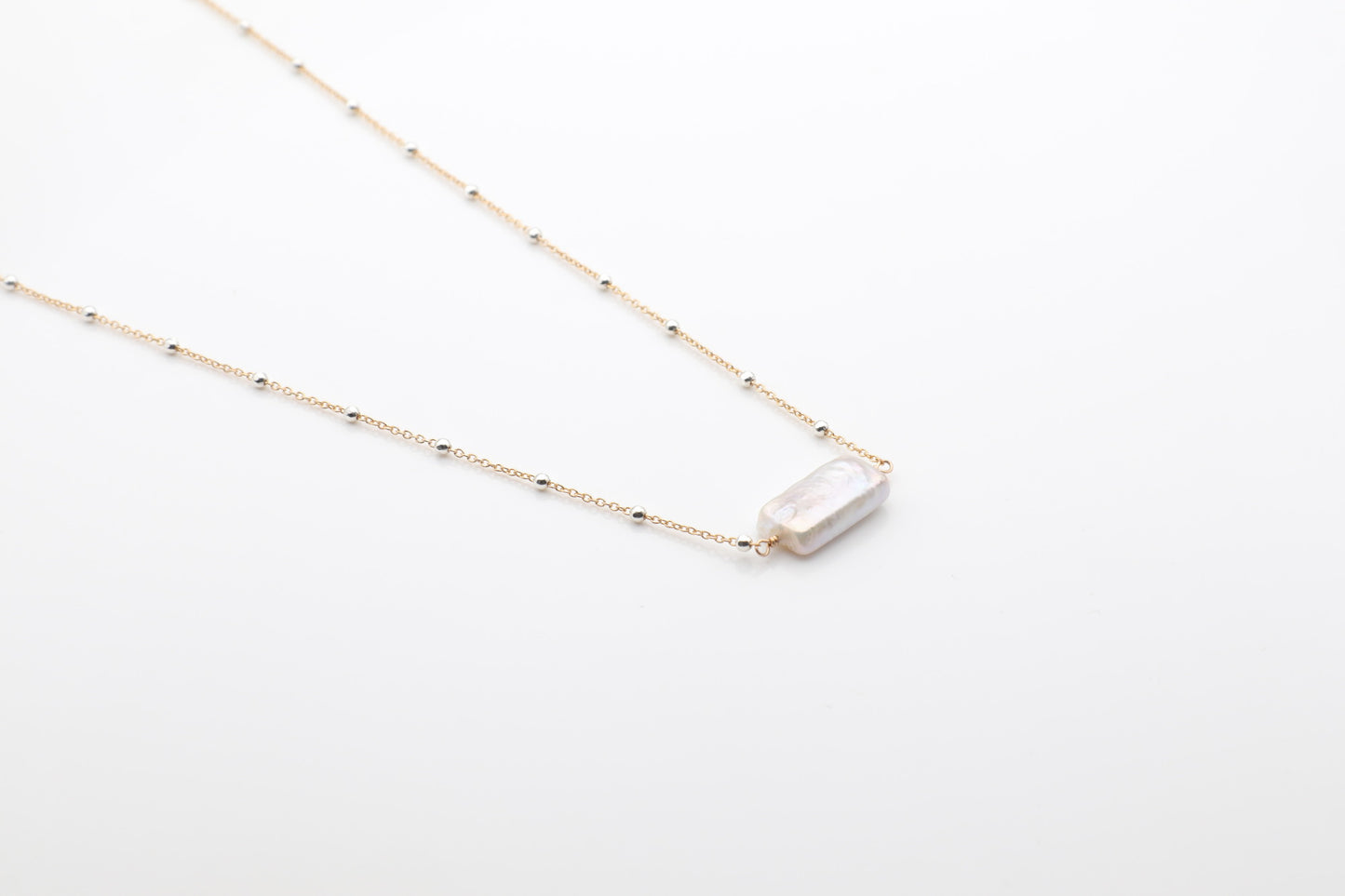 Elongated Pearl on 2 tone Satelitte Side